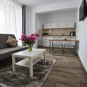Apartament At, Bukareszt