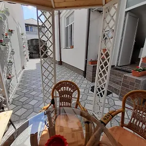 Konukevi Ada, Bükreş