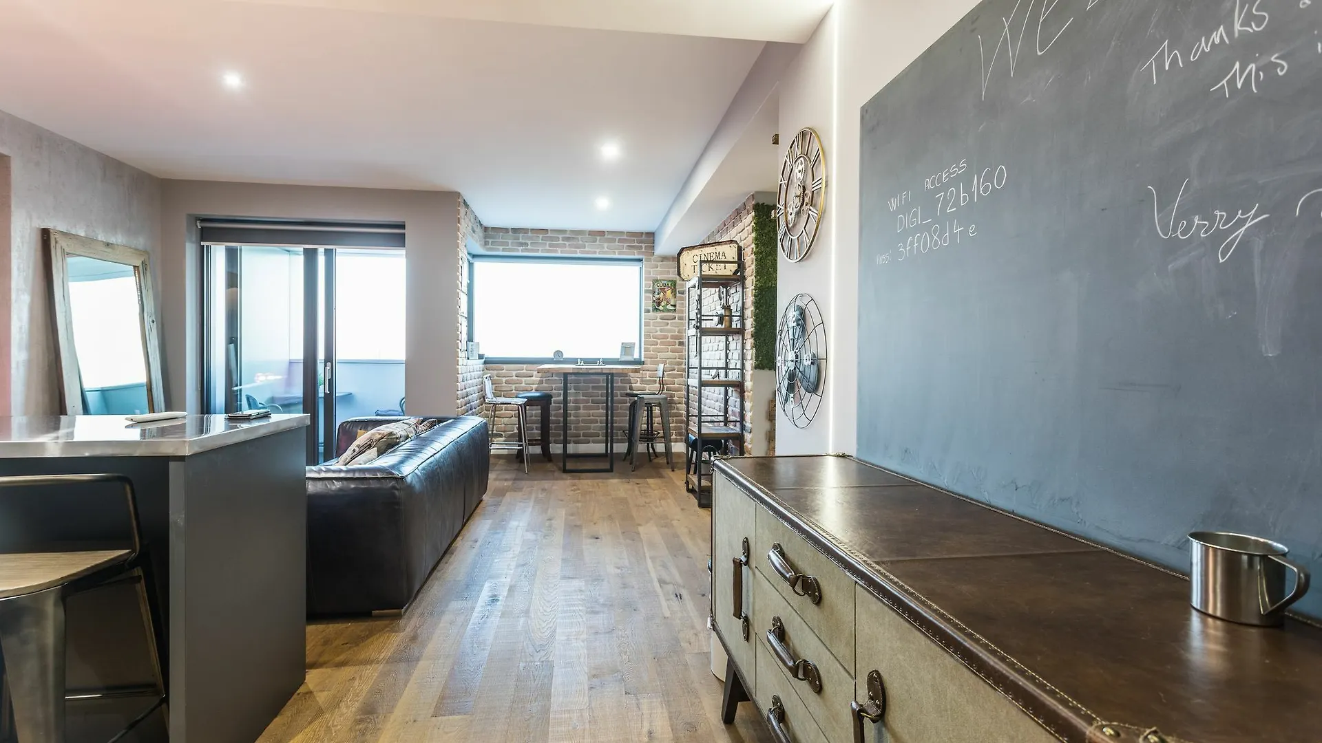 New York Experience Suite With City View Bucharest Apartment